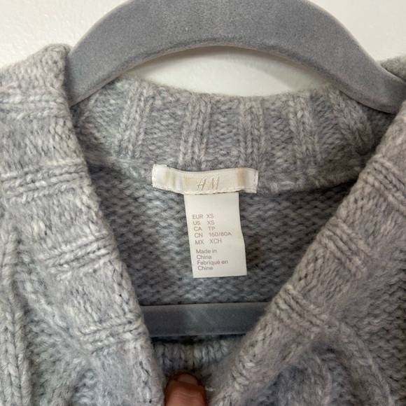 XS cable knit grey sweater - Picture 4 of 5